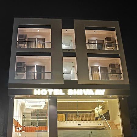 Treebo Shivaay Hotel อินดอร์ ภายนอก รูปภาพ
