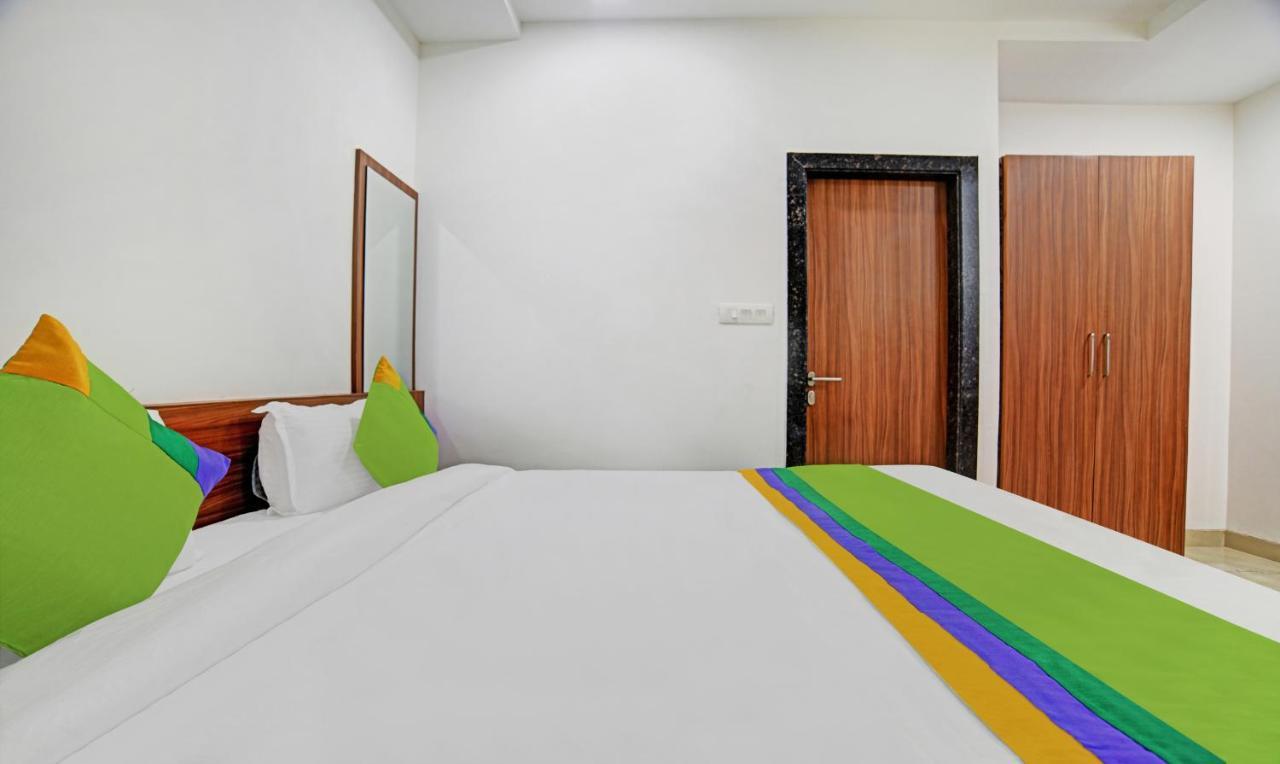 Treebo Shivaay Hotel อินดอร์ ภายนอก รูปภาพ